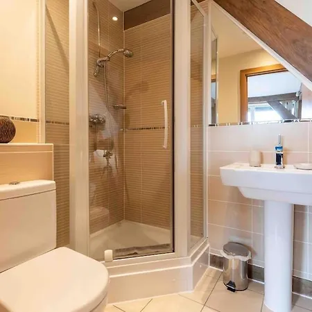 Otters Holt Villa Somerford Keynes Exterior photo