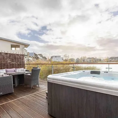 Otters Holt Villa Somerford Keynes Exterior photo