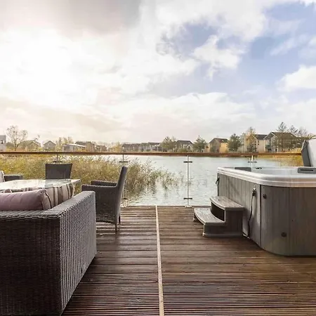 Otters Holt Villa Somerford Keynes Exterior photo