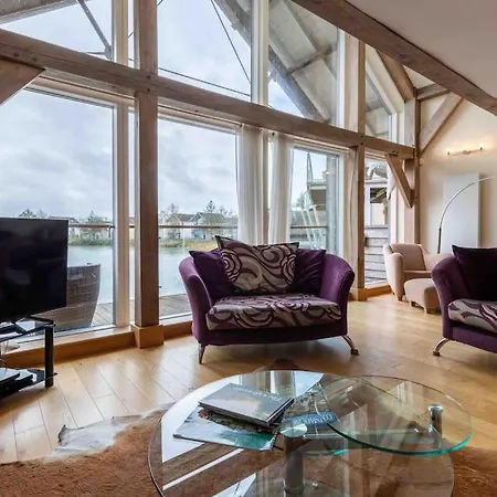 Otters Holt Villa Somerford Keynes Exterior photo