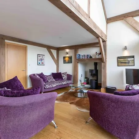 Otters Holt Villa Somerford Keynes Exterior photo