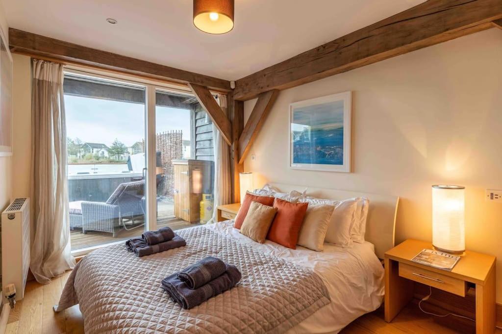 Holiday home Otters Holt Somerford Keynes