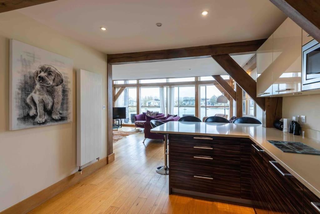 Holiday home Otters Holt Somerford Keynes
